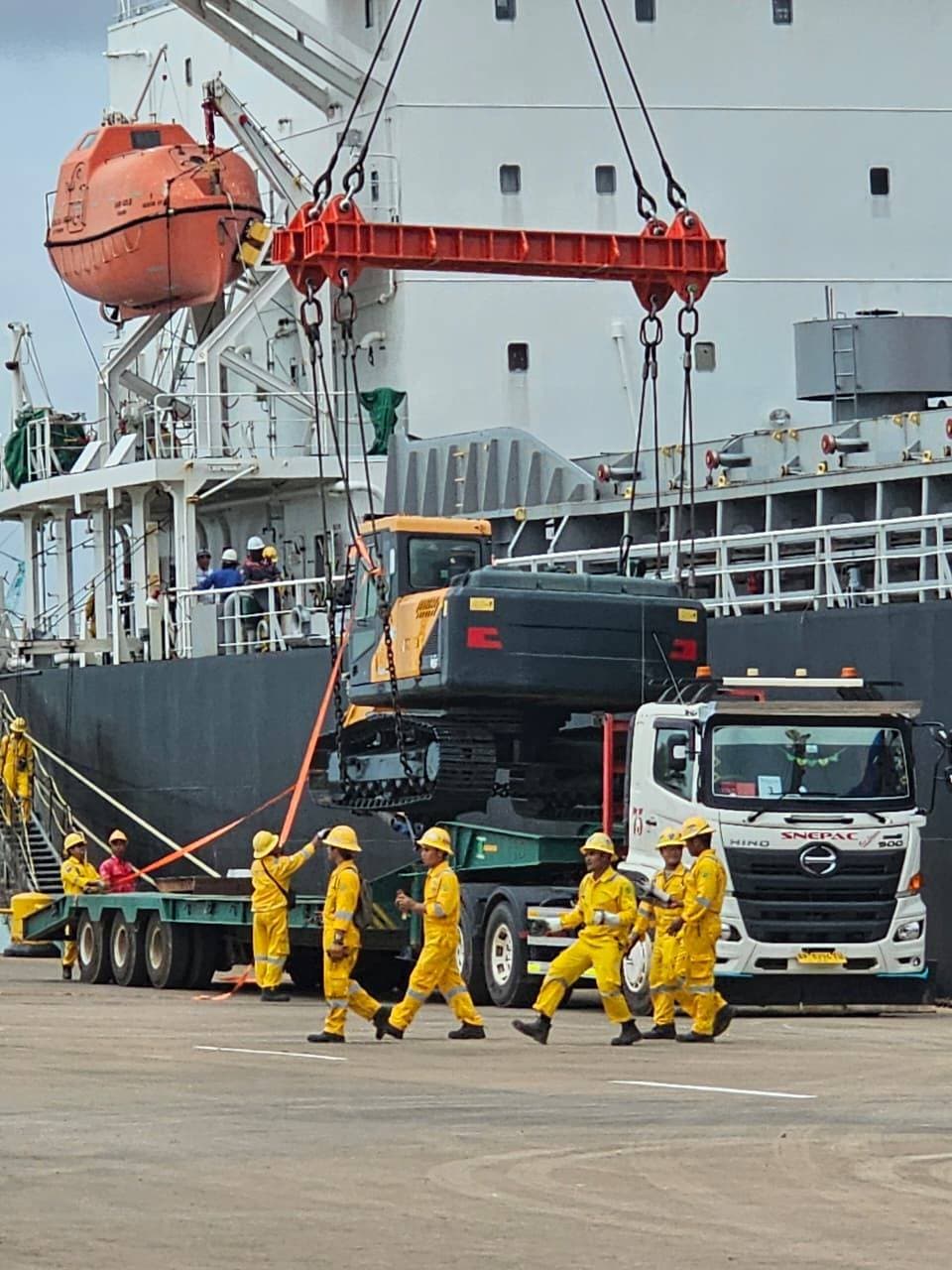 FOB SHANGHAI - BATAM (UNDERNAMED) 2 UNITS EXAVATORS