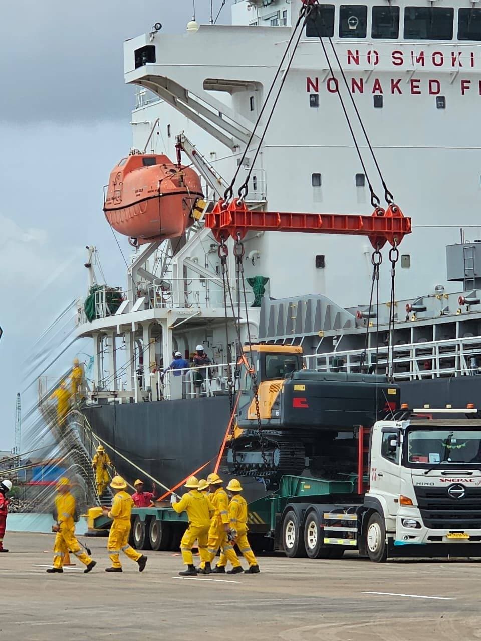 FOB SHANGHAI - BATAM (UNDERNAMED) 2 UNITS EXAVATORS