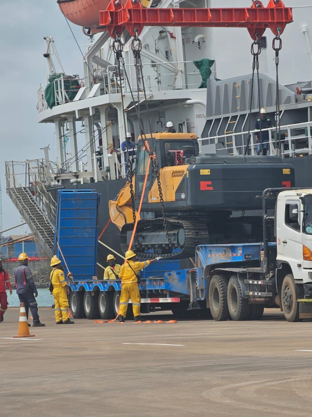 FOB SHANGHAI - BATAM (UNDERNAMED) 2 UNITS EXAVATORS