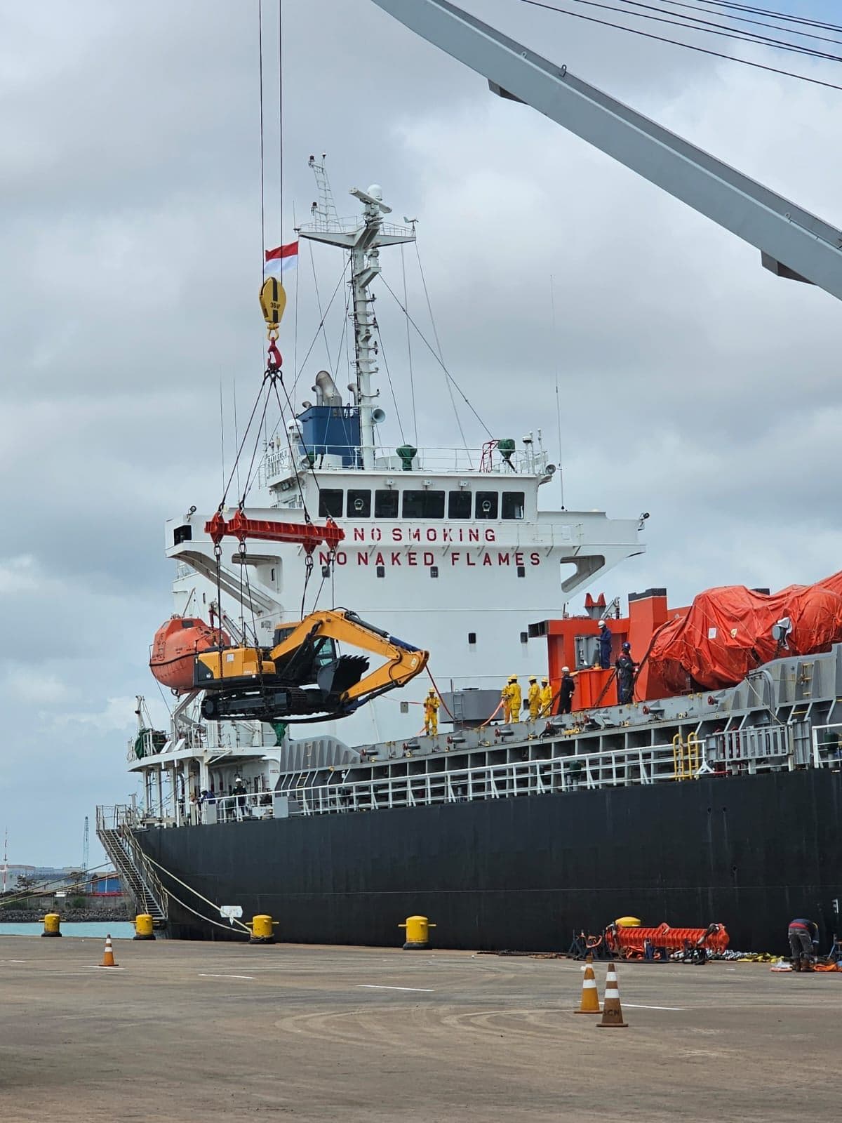 FOB SHANGHAI - BATAM (UNDERNAMED) 2 UNITS EXAVATORS